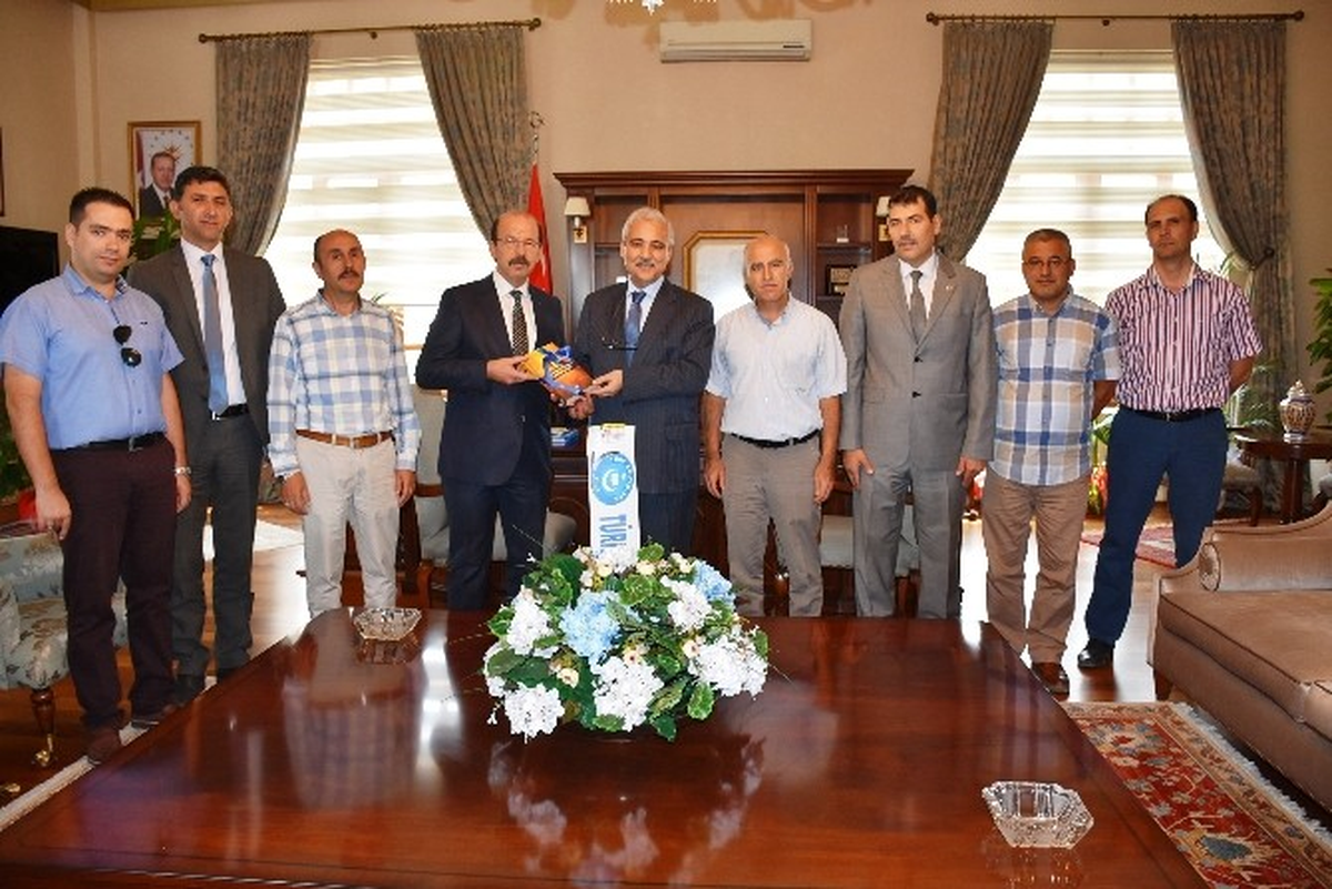 Vali Güvençer Konuklarını Ağırlıyor