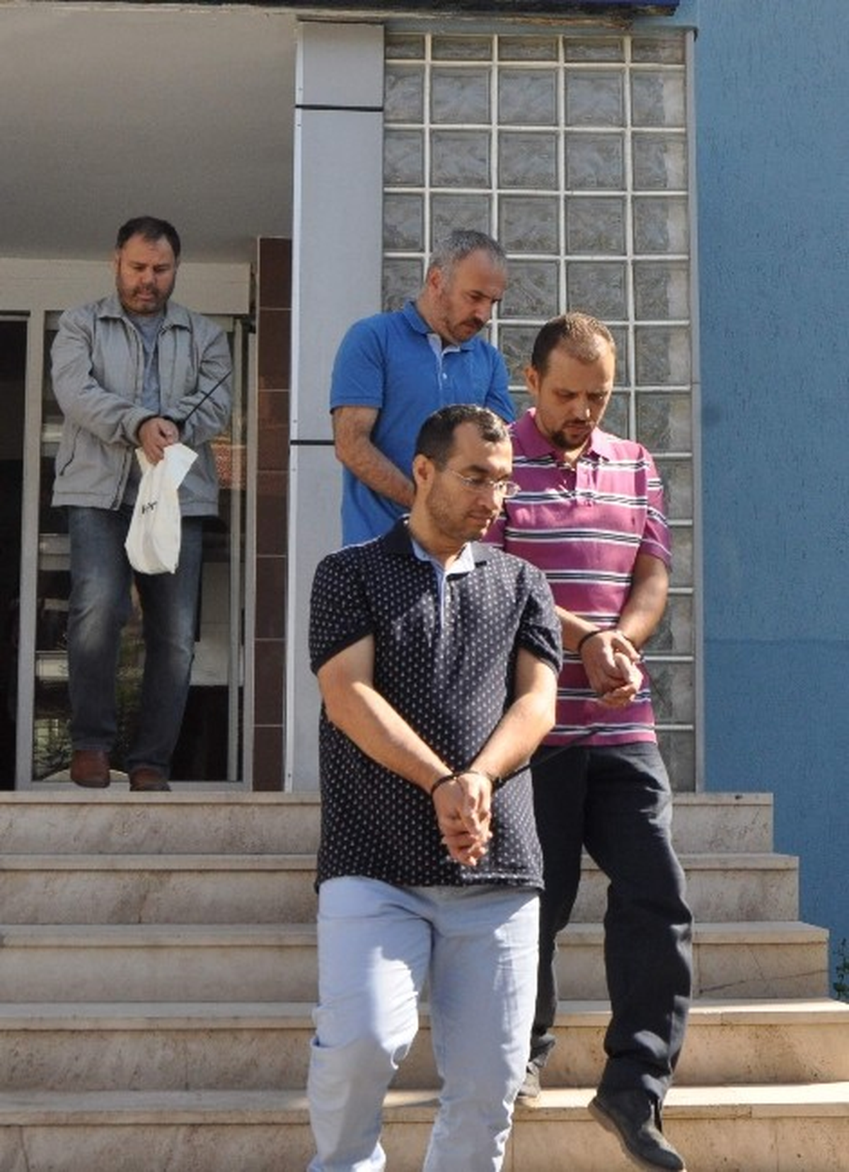 Afyonkarahisar\'da Sağlıkçılara Fetö Operasyonu: 25 Gözaltı