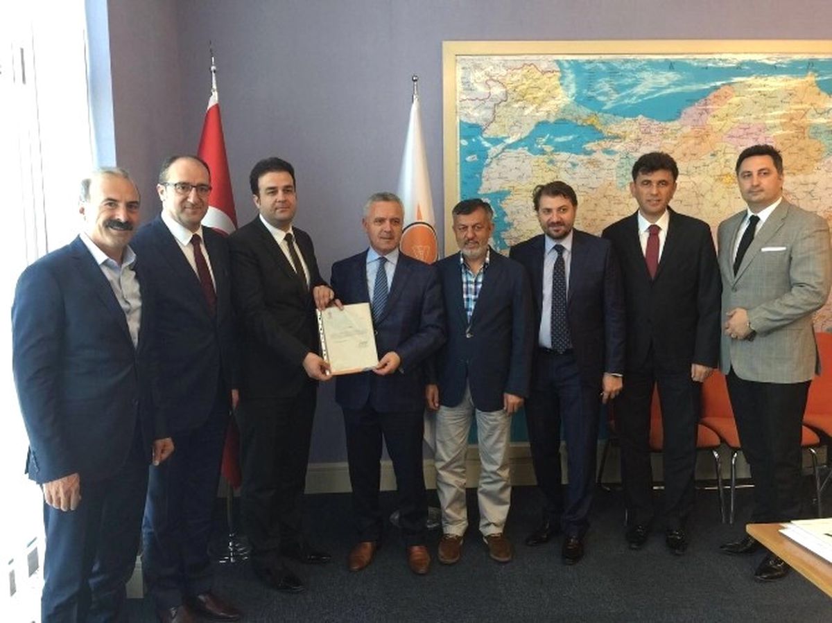 AK Parti Tepebaşı İlçe Başkanı İbrahim Yılmaz Kaynarca\'ya Mazbatası Takdim Edildi