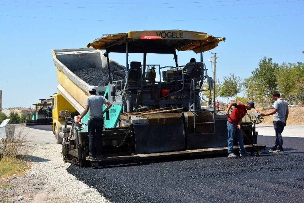 Aksaray Belediyesi Sıcak Asfaltta Hız Kesmiyor