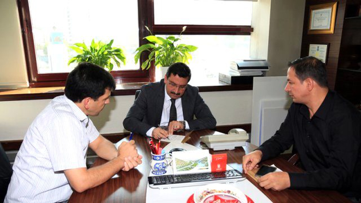 Başkan Ak\'tan Türk Kızılayı\'na Kurban Bağışı