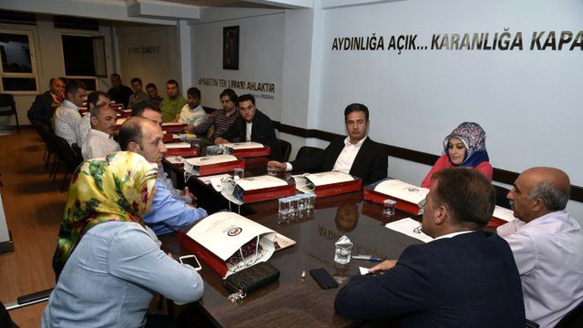 Başkan Çimen AK Parti Merkez İlçe Toplantısı\'na katıldı