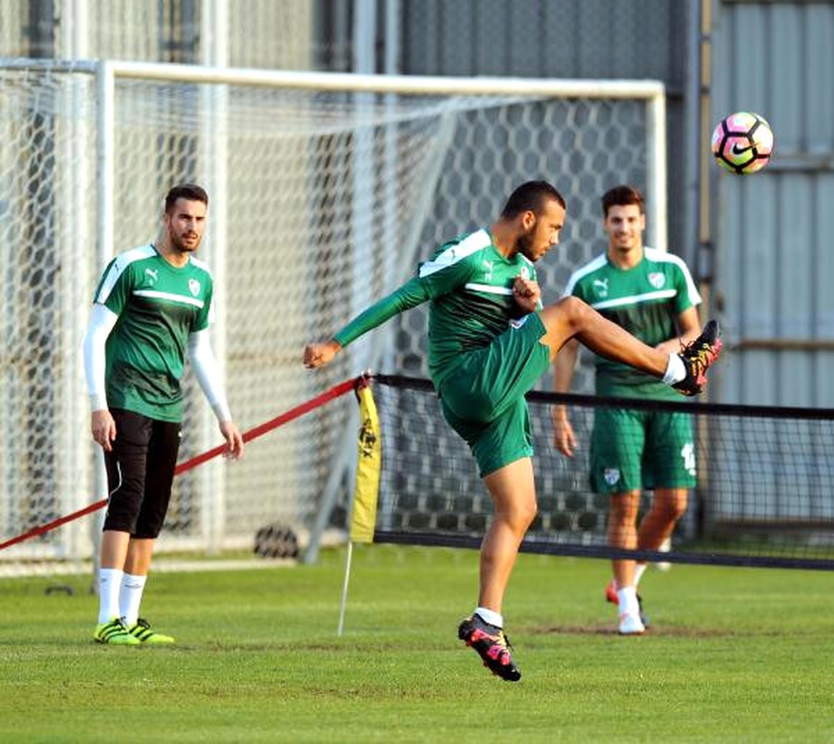 Bursaspor\'da Fenerbahçe Hazarlıkları Sürüyorar
