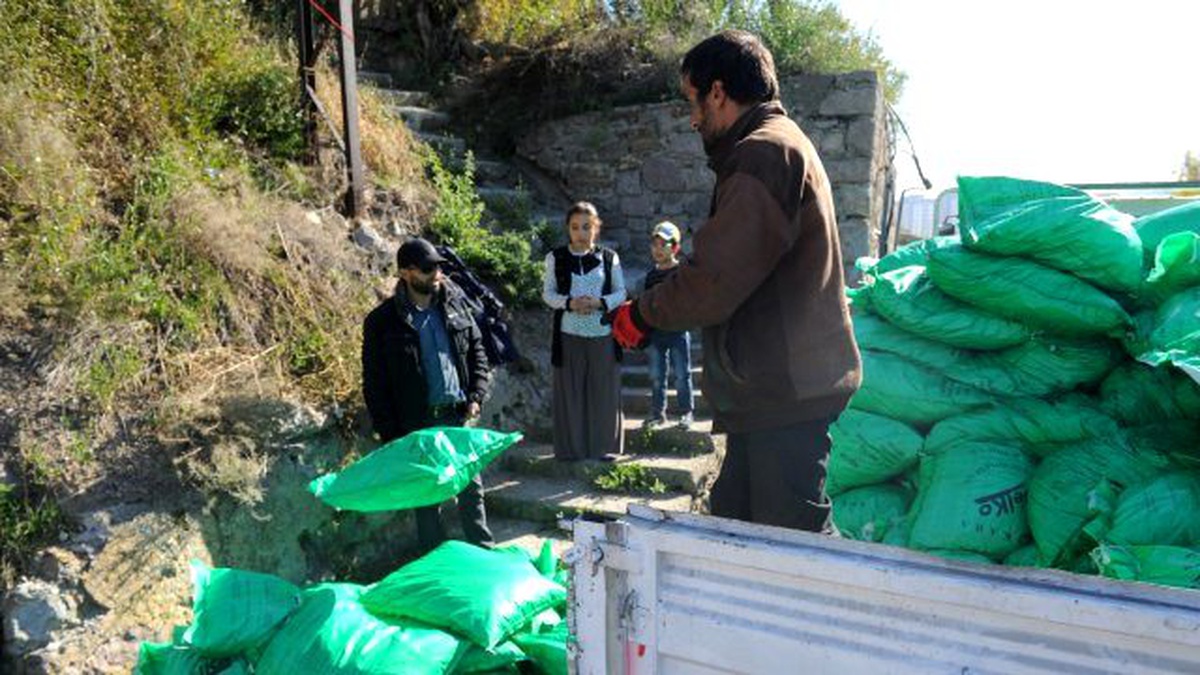 Büyükşehir Kömür Yardımı Yapıyor