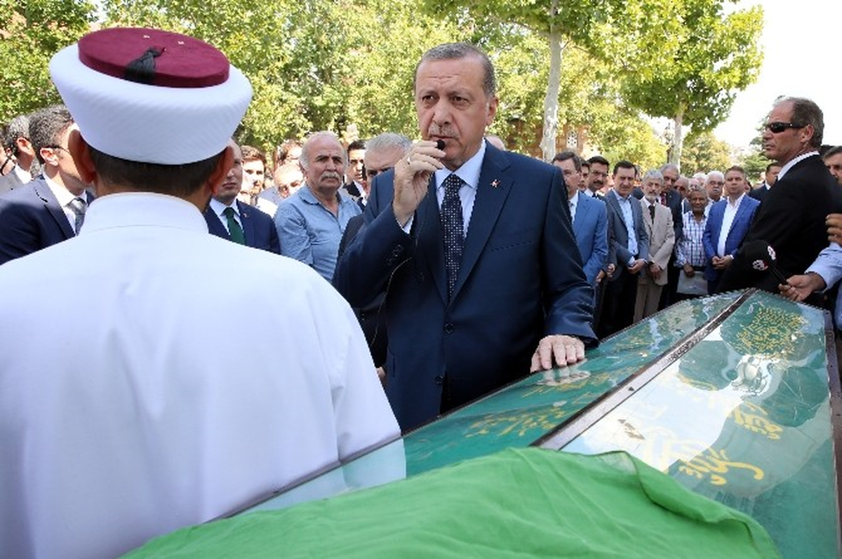 Cumhurbaşkanı Erdoğan, İçyer\'in Cenaze Namazına Katıldı