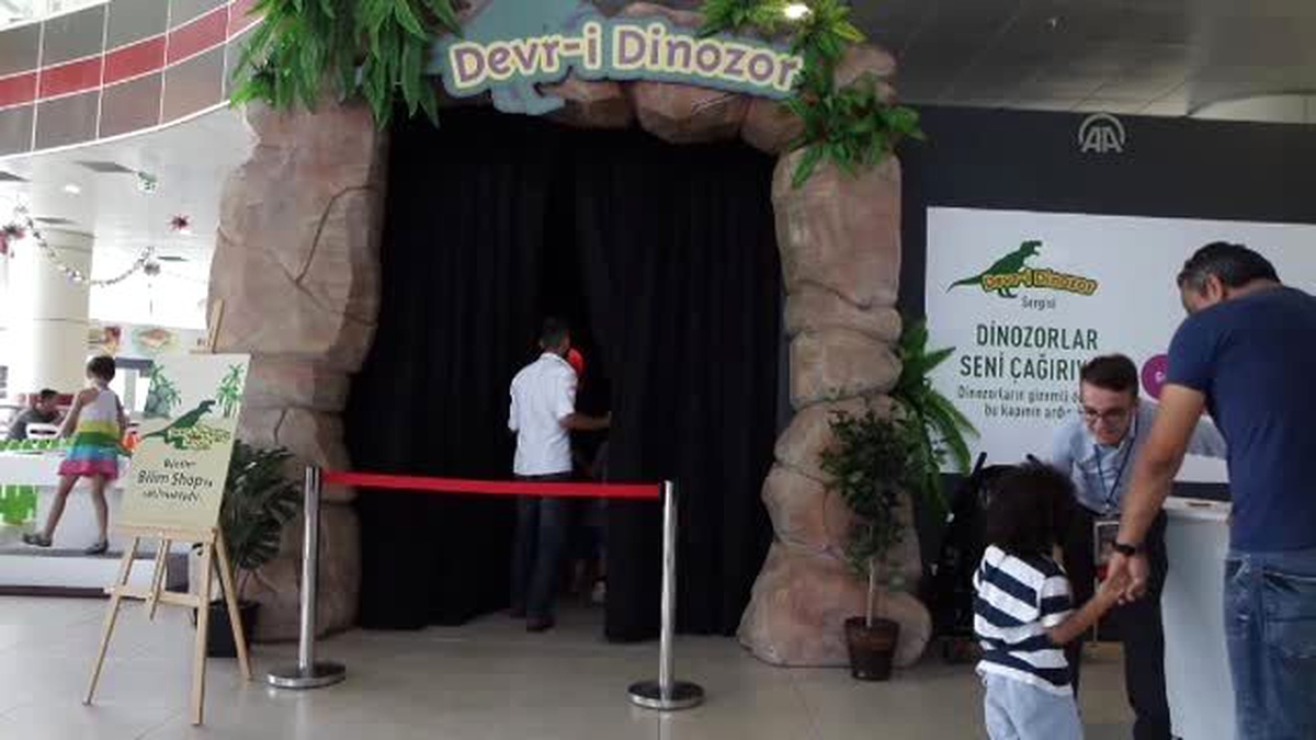 Devr-i Dinozor" Sergisine İlgi
