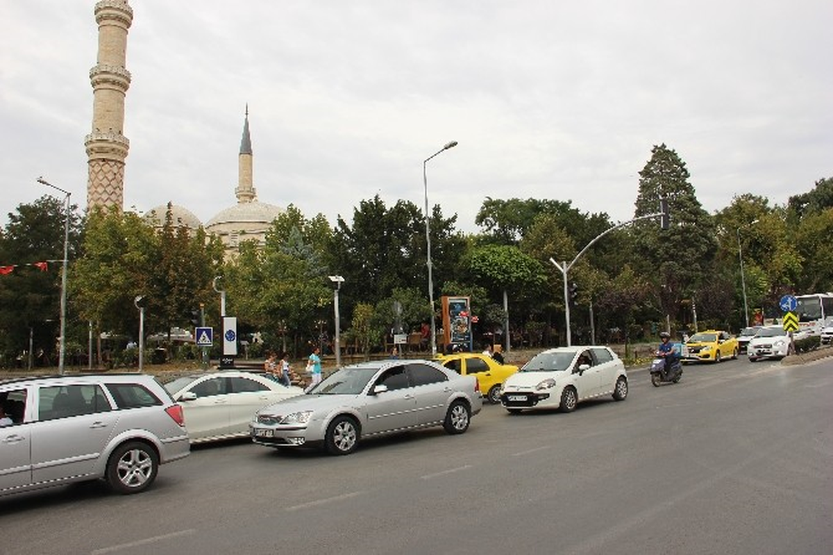 Edirne\'de Motorlu Kara Taşıtı Sayısı 145 Bin 841\'e Ulaştı