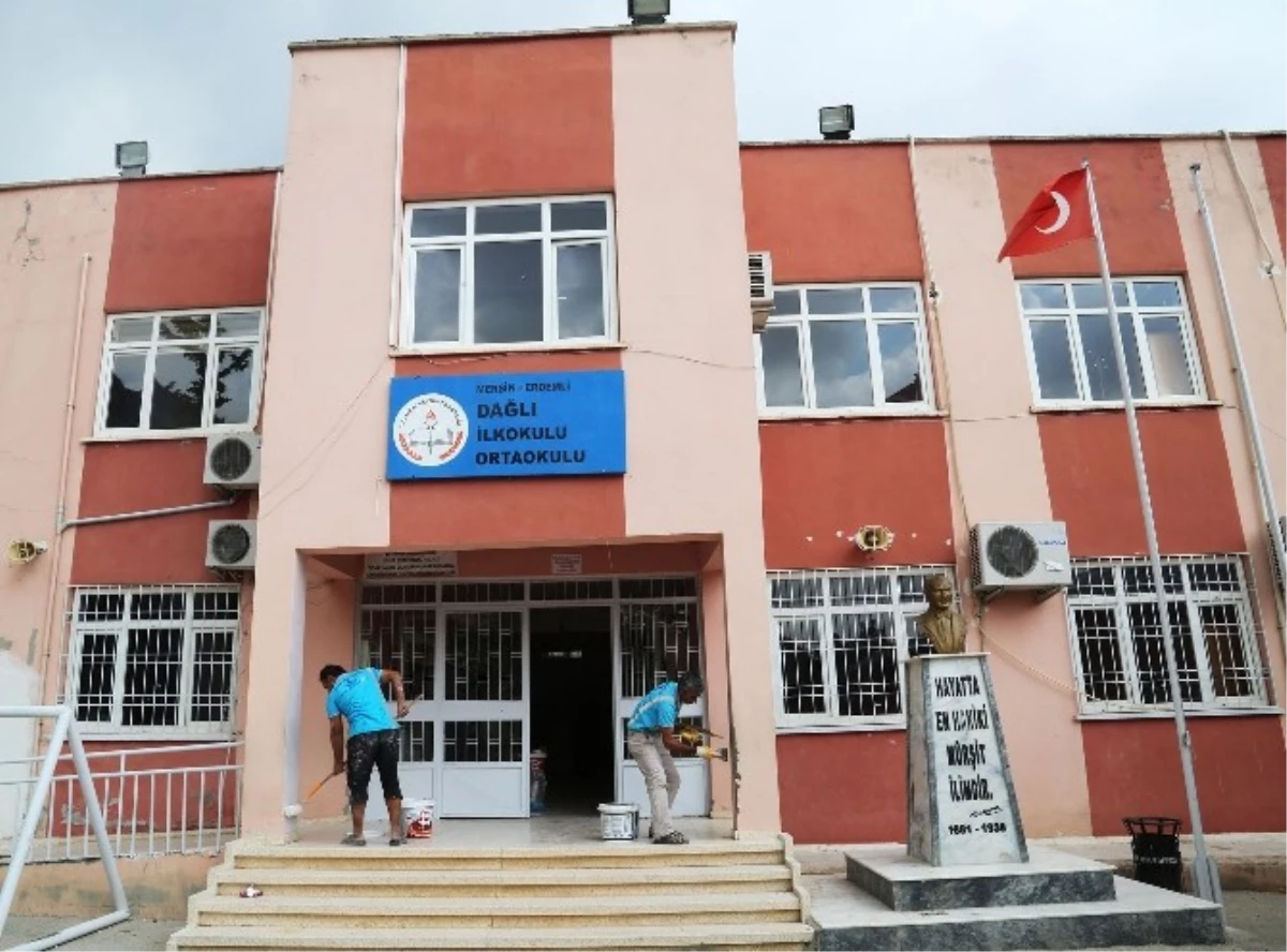 Erdemli Belediyesi\'nin Okullara Hizmet Desteği Sürüyor