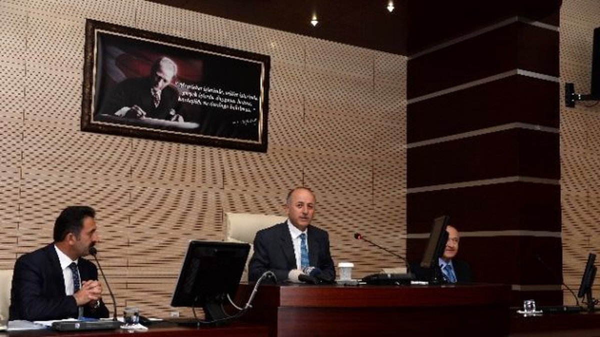 Halk Günü Toplantısında Kimi \'Hocam\', Kimi de \'Başkanım\' Diye Hitap Ederek Vali\'den Aş, İş İstedi