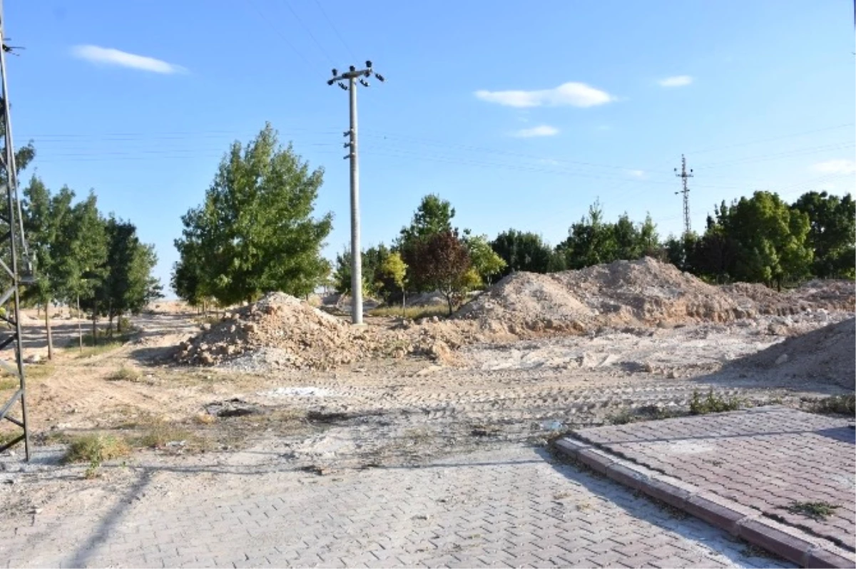 Eskil Belediyesi Park Yapım Çalışmalarına Başladı