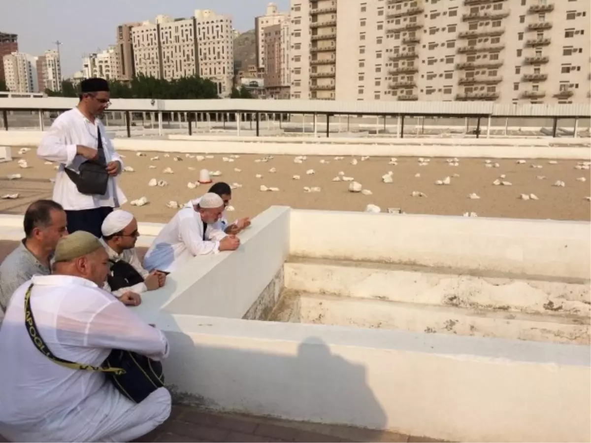 Hacı Adaylarından, Mekke\'de Cennet\'ül Mualla Ziyareti