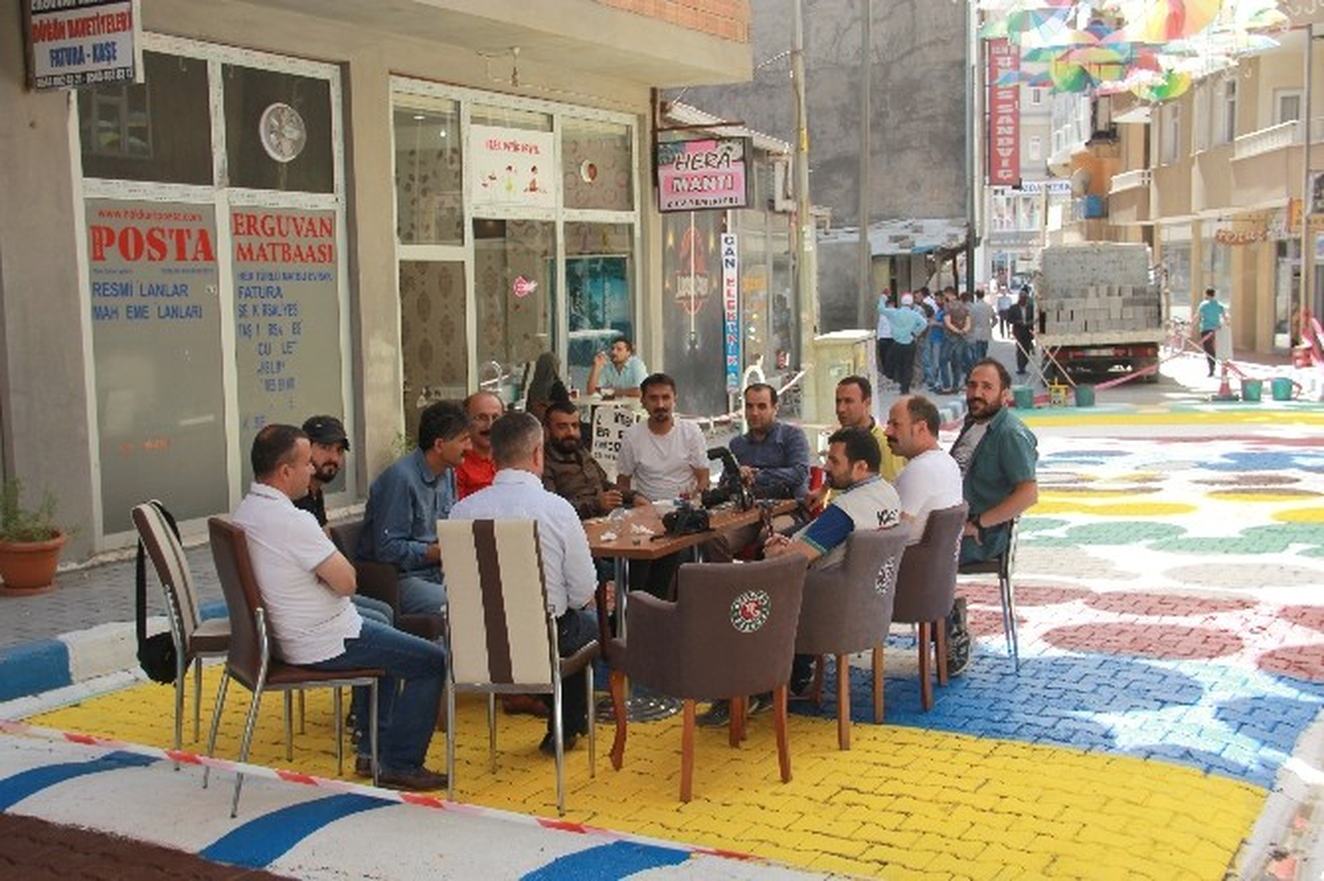 Hakkari Şemsiyeli Sokağa Kavuştu