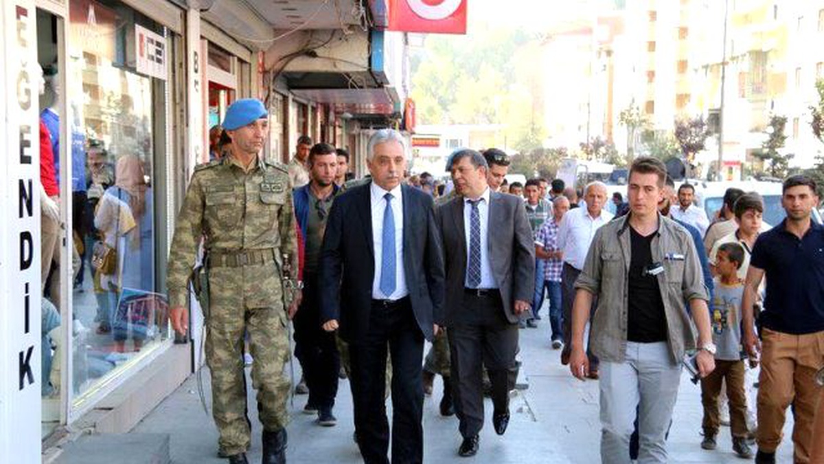 Hakkari Valisi Toprak\'tan Esnaf Ziyareti