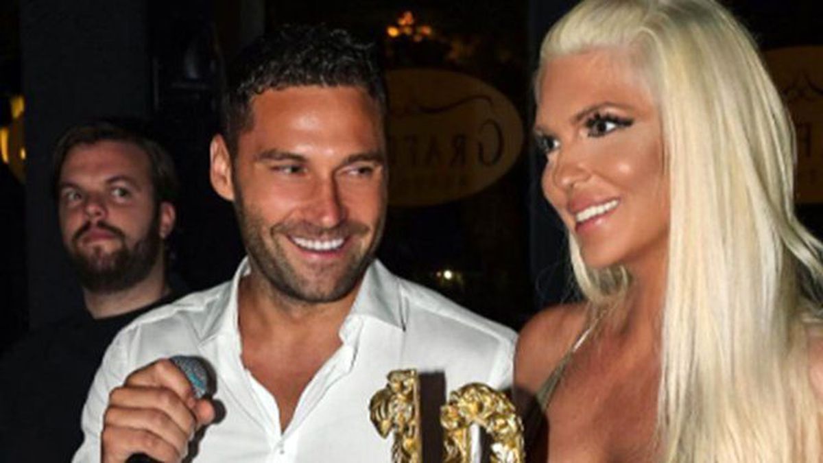 Jelena Karleusa, Tosic'le Kavga Ederek Evi Terk Etti