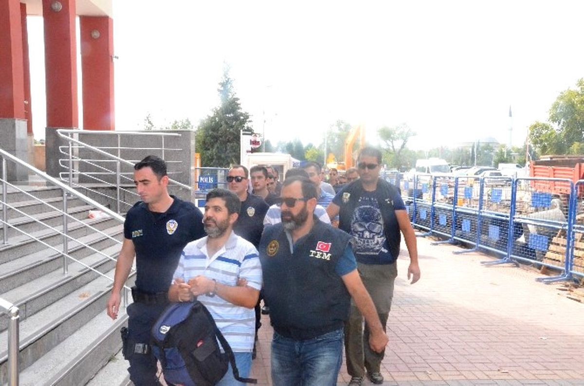 Kalkışma Sırasında Donanma Gemilerini Kaçıran Subaylar Adliyede