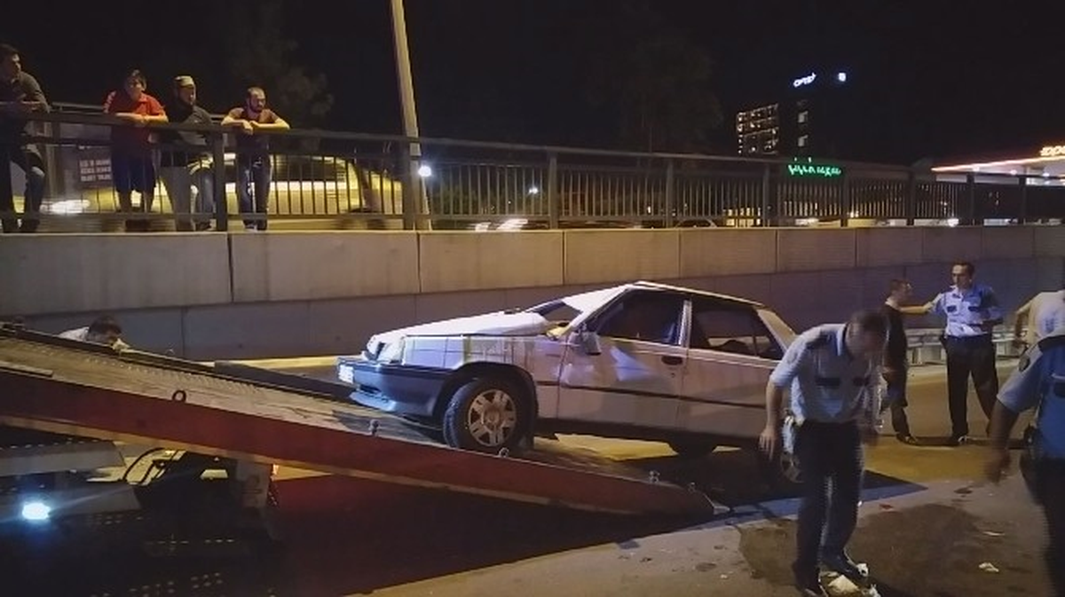Kontrolden Çıkan Araba Takla Attı