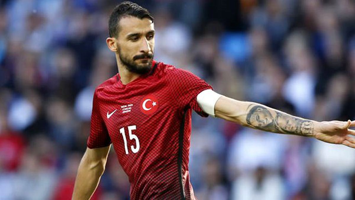 Mehmet Topal'dan Emre Mor'a: Kendine Gel, Bu Hareketlerin Hoş Değil