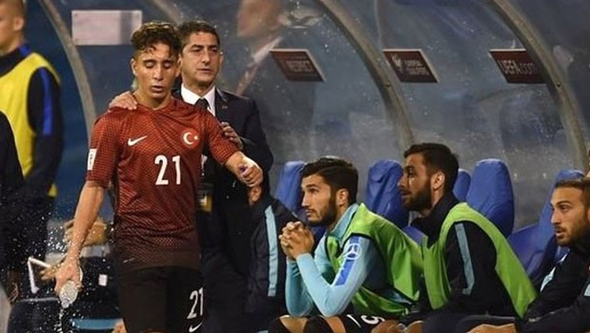 Mehmet Topal\'dan Emre\'ye Fırça: Kendine Gel