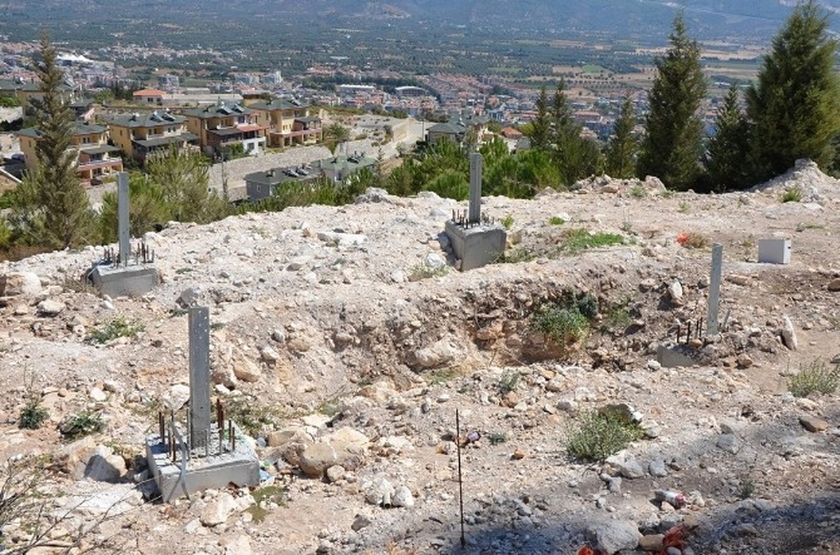 Milas\'ta Baz İstasyonunun Direği Kayıplara Karıştı
