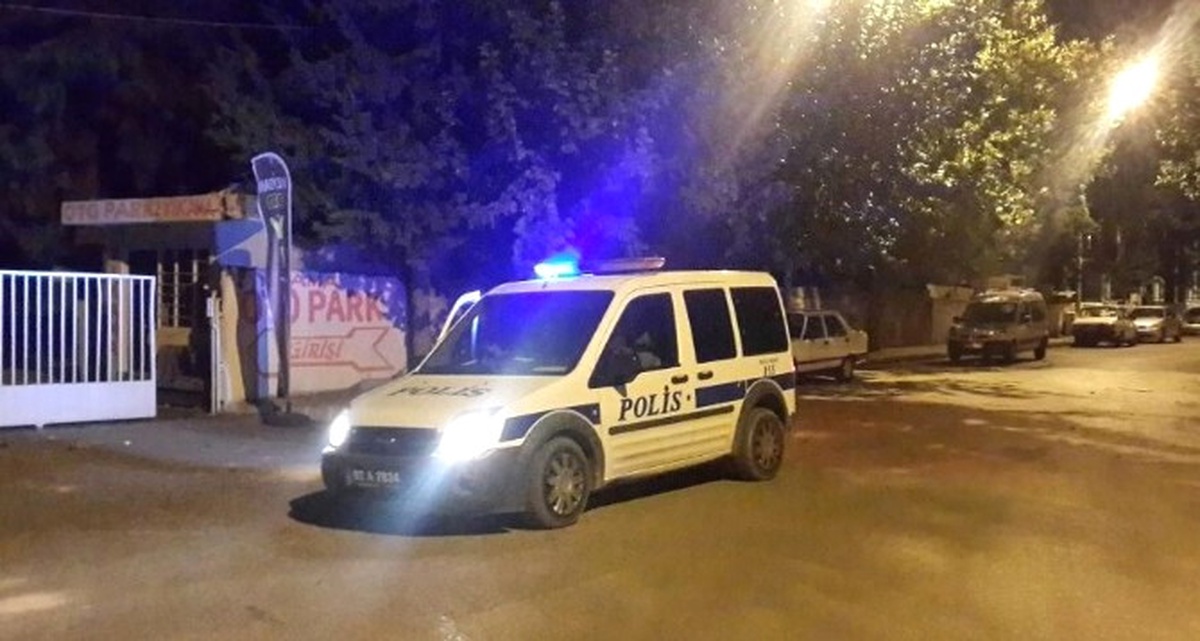 Polisten Kaçan İki Genç Kız Bomba Paniği Yaşattı