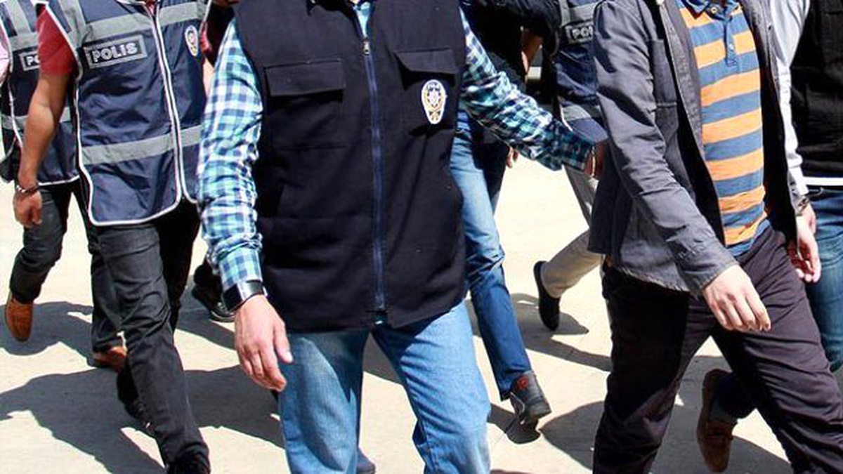 Şanlıurfa\'da 8\'i Polis 9 Kişi Tutuklandı