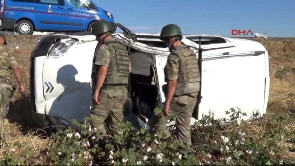 Siverek?te Hafif Ticari Araç Devrildi 6 Yaralı