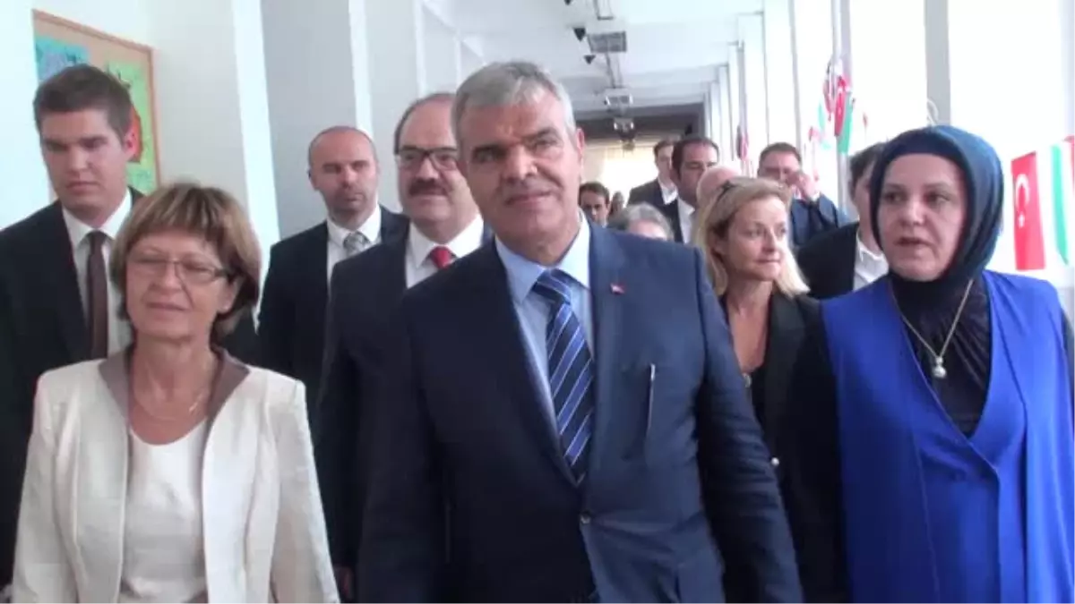 Tekrar) Başbakan Yardımcısı Kaynak, Tika\'nın Budapeşte Ofisini Ziyaret Etti