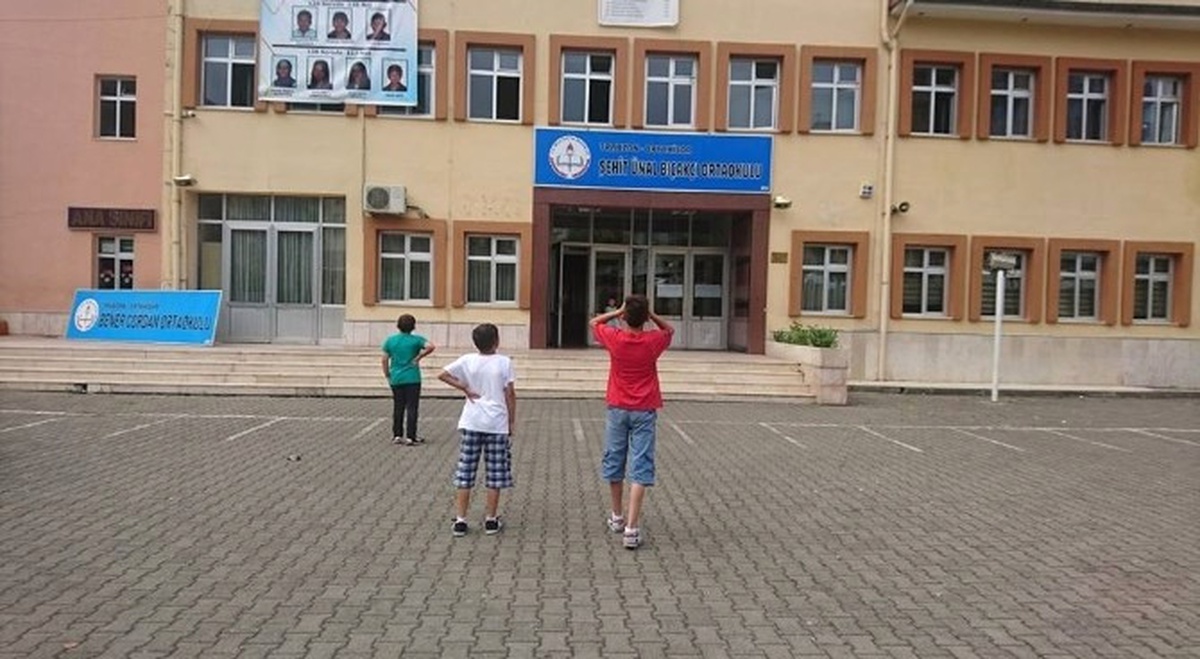 Trabzon\'da Okul İsimlerinin Değişmesine Tepki Gösterenlere Şehit Babasından Sert Tepki