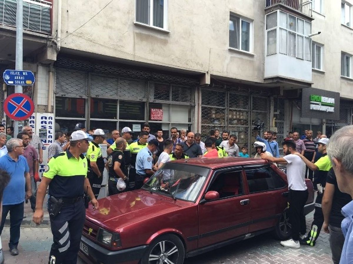 Uşaklıları Bıktıran Trafik Magandaları Polisi Ezmeye Kalktı