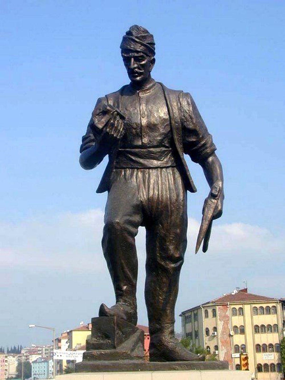 Uzunmehmet\'in Anıtı Yenileniyor