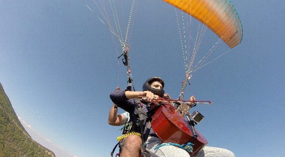 Ytü\'lü Öğrenciden 600 Metre Yüksekte Çello Şov