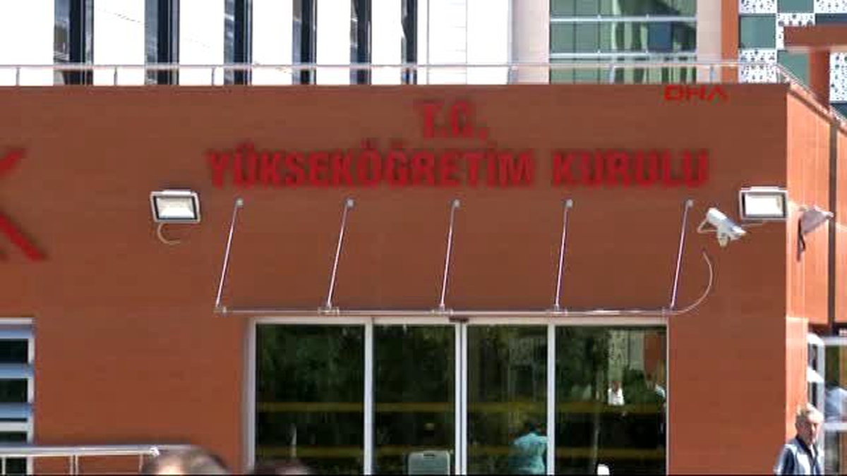 Akademisyenlerden YÖK Önünde 50/d Tepkisi