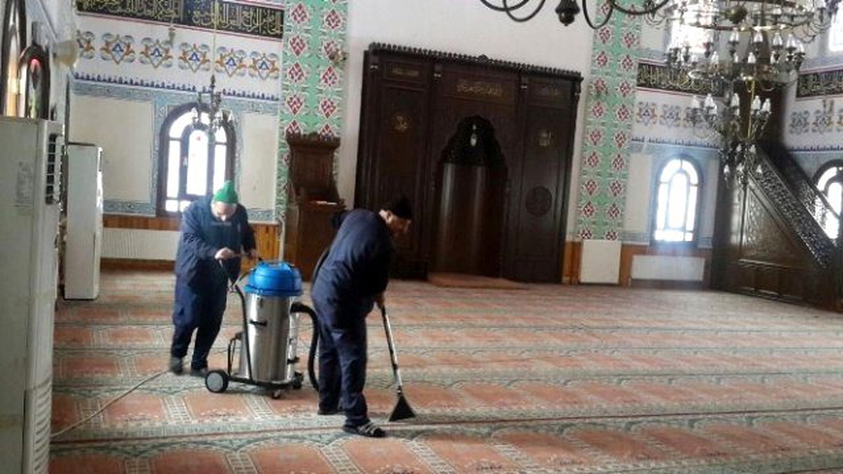 Aladağ\'da Camilerde Temizlik Çalışmaları