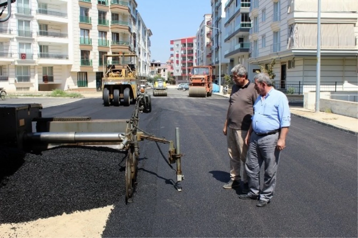 Alaşehir\'de Asfalt Çalışmaları Sürüyor