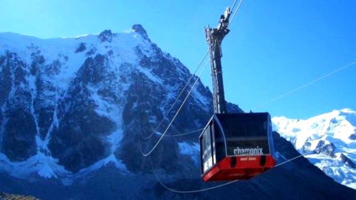 Alp Dağlarında Teleferik Hattında 110 Kişi Mahsur Kaldı