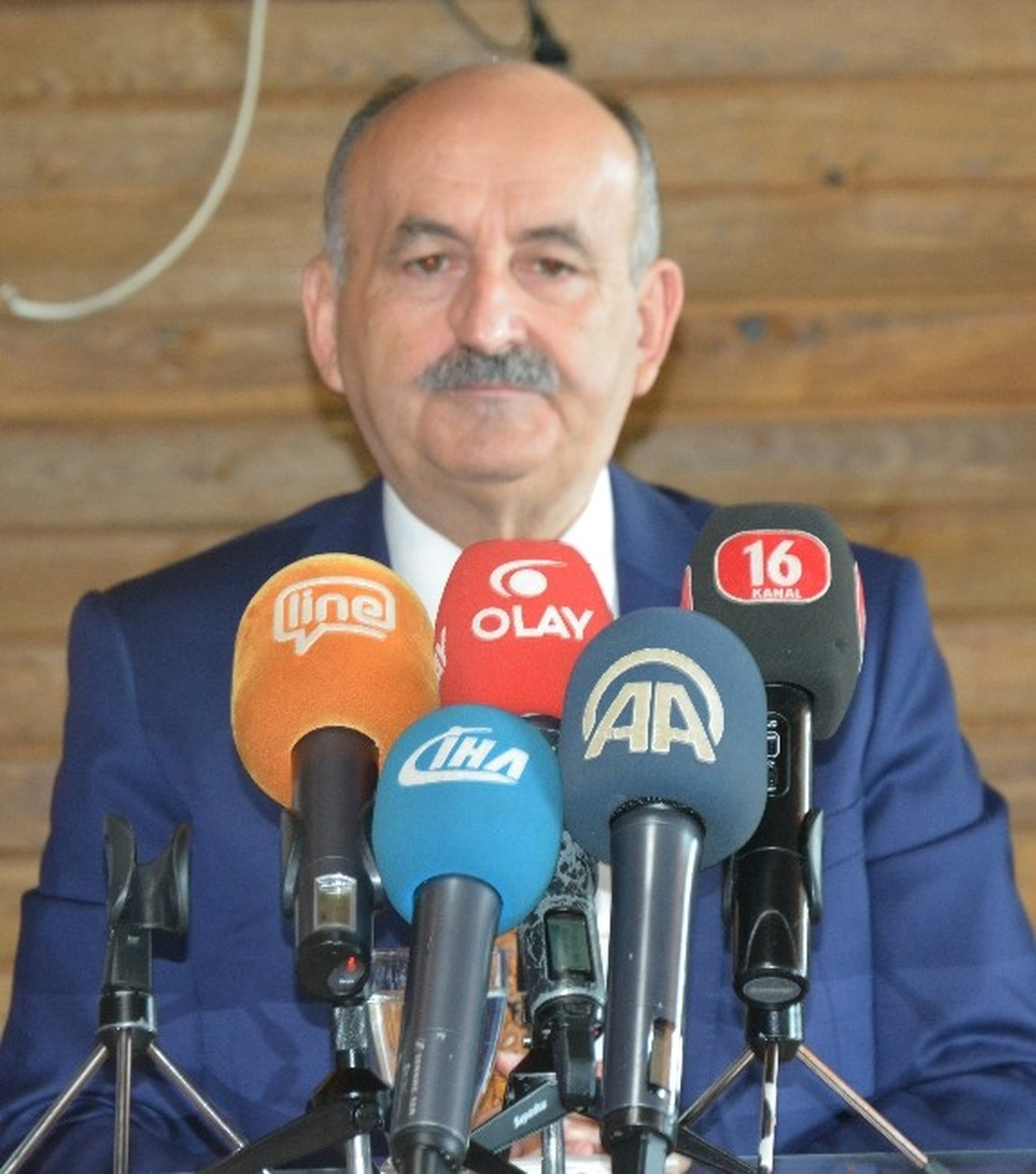 Bakan Müezzinoğlu: "Ben Mağdurum Diyen Herkesin Başımızın Üstünde Yeri Var"