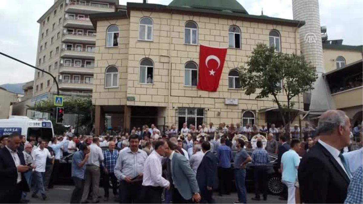 Bakan Müezzinoğlu Bursa\'da Cenaze Törenine Katıldı