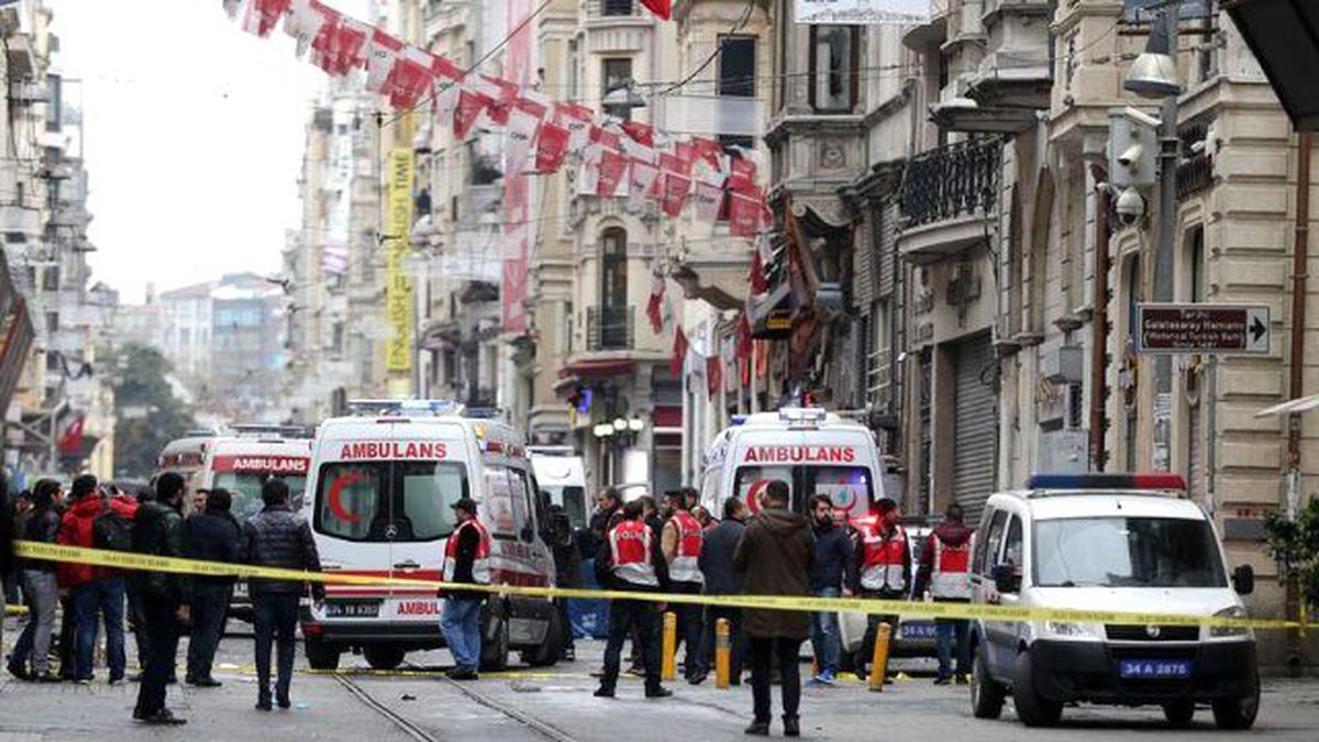 Beyoğlu\'nda Çöpe Bırakılan Düdüklü Tencere Polisi Alarma Geçirdi