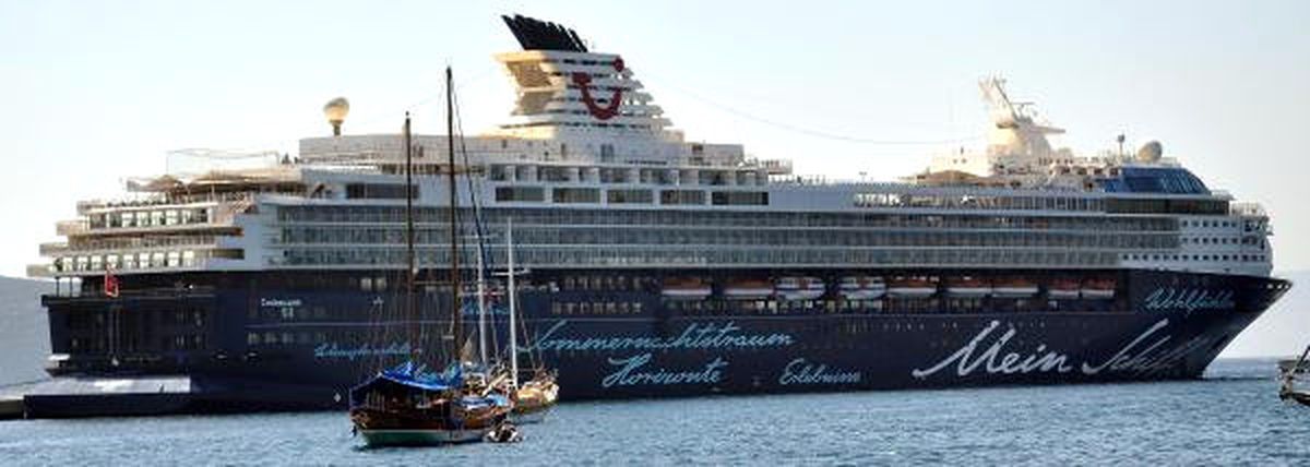 Bodrum\'a Yanaşan \'Mein Schiff 2\' Esnafı Sevindirdi