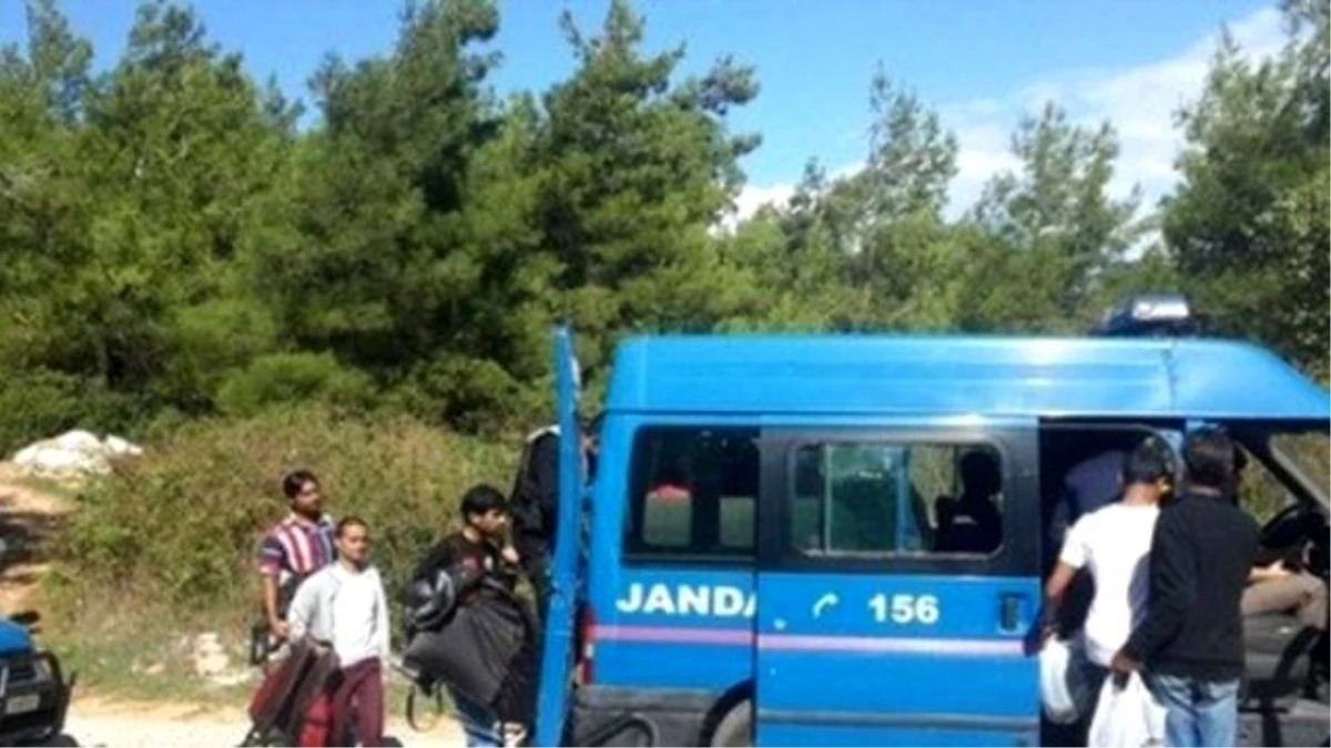 Bulgaristan\'a Geçmeye Çalışan 26 Sığınmacı Yakalandı