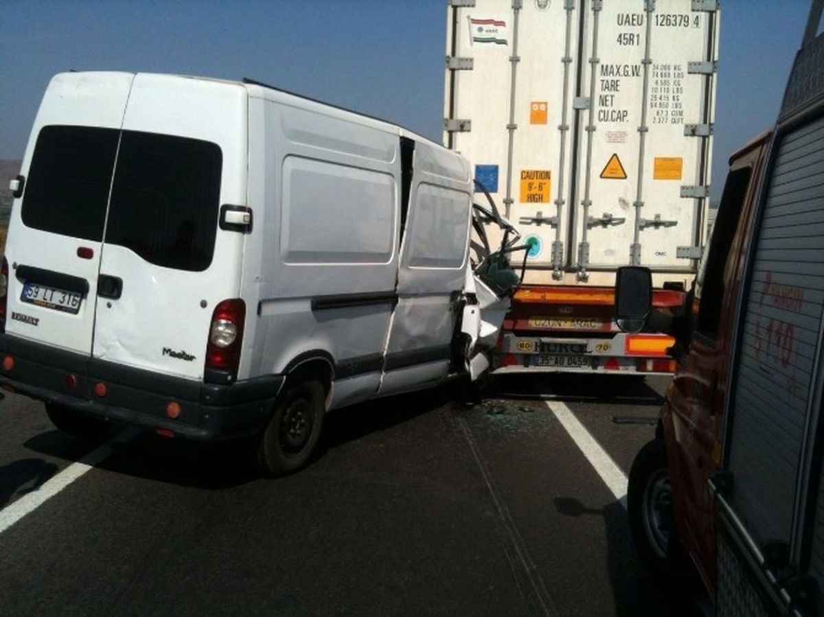 Bursa\'da Trafik Kazaları: 1 Ölü, 2 Yaralı
