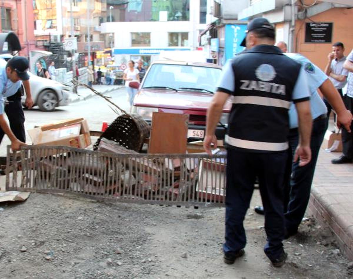 Doğalgaz Çalışmasına Tepki Gösteren Esnaflar Yol Kapattı