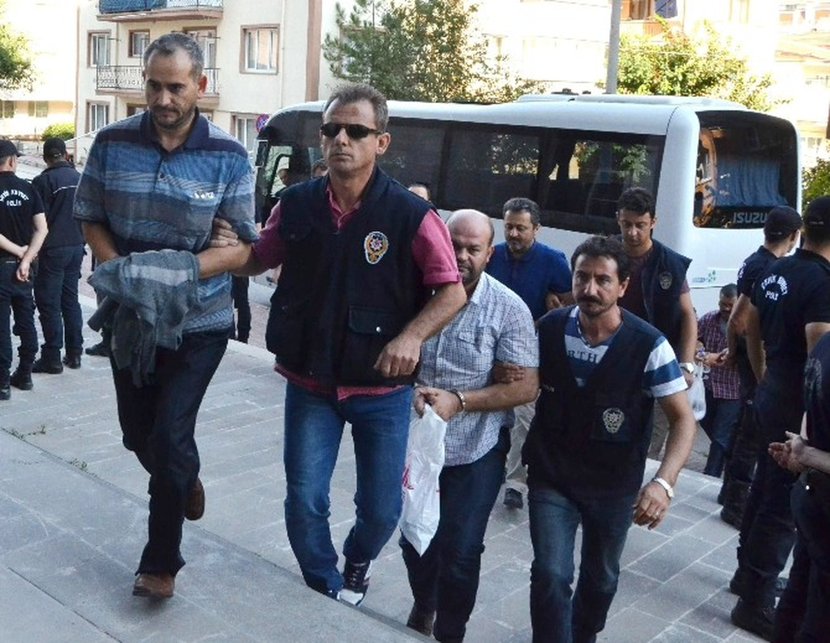 Fetö\'den Gözaltına Alınan 35 Kişi Adliyeye Sevk Edildi
