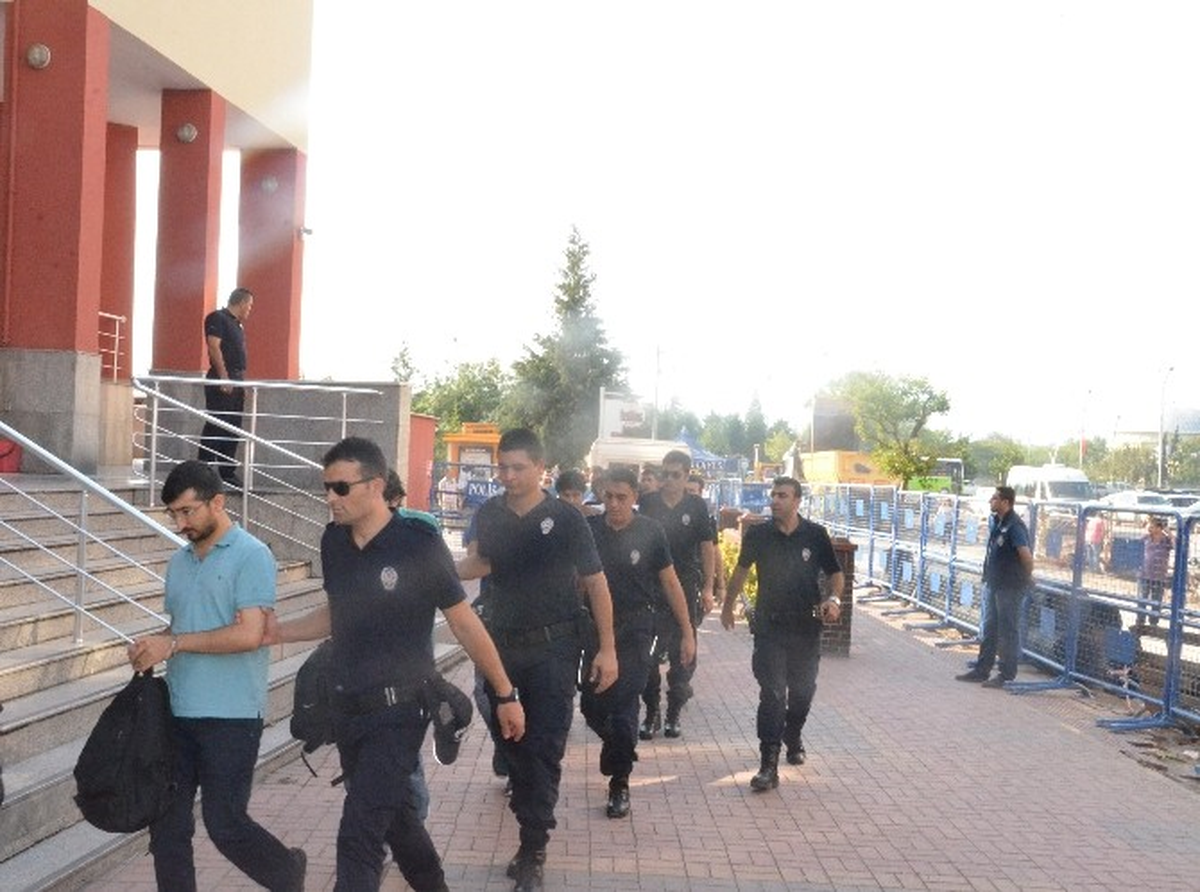 Fetö/pdy Şüphelisi Akademisyen ve Öğrenciler Adliyede
