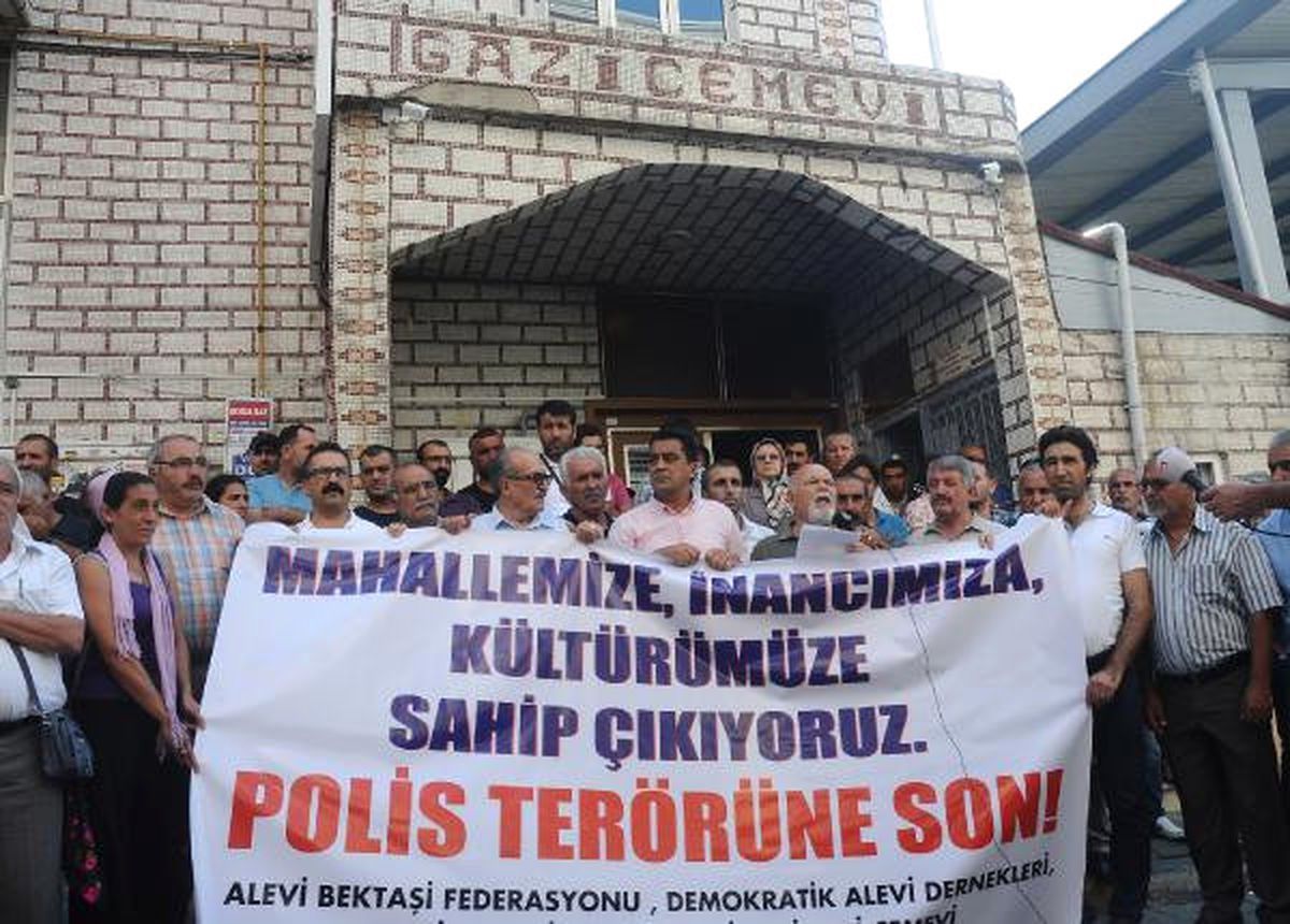 Gazi Cemevi Önünde Eylem