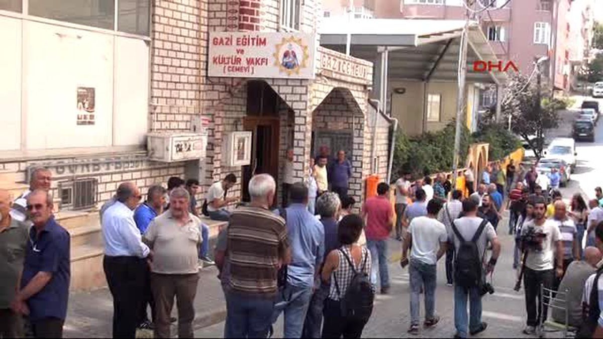 Gazi Cemevi Önünde Eylem