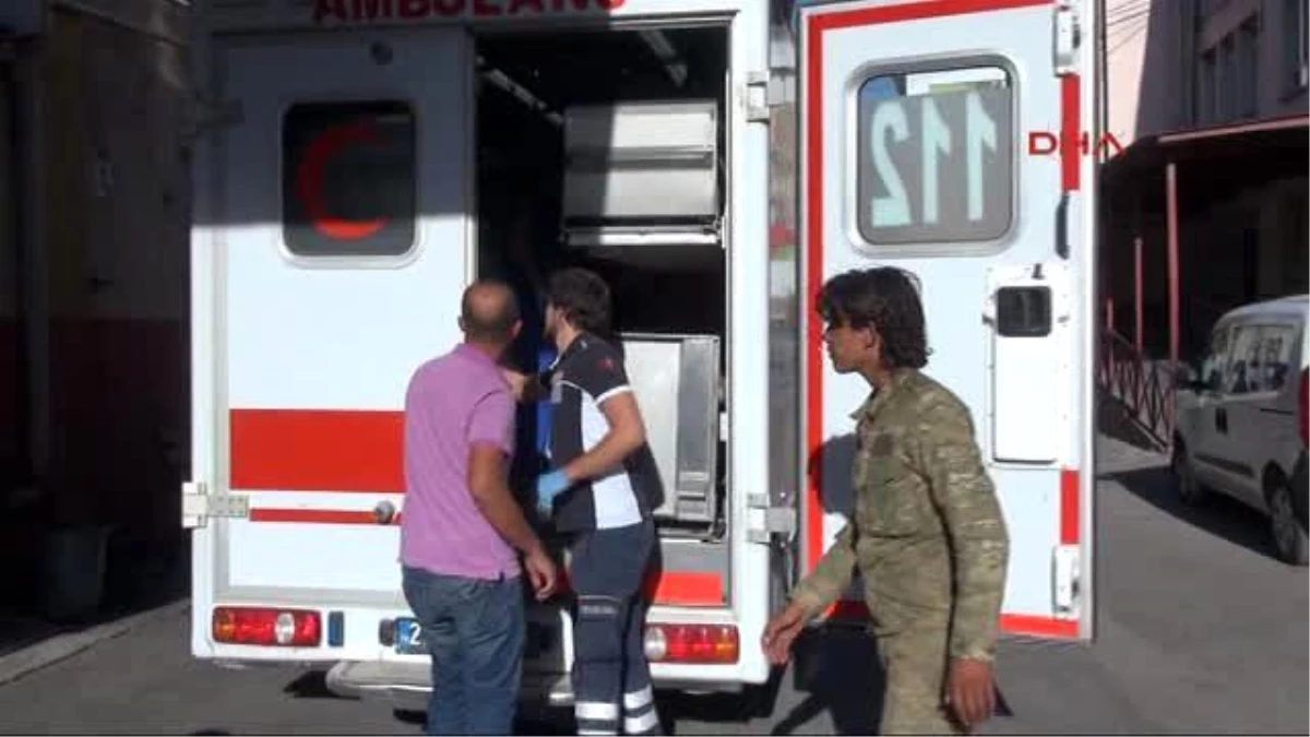Gaziantep - Cerablus\'ta Işid\'in Bomba Yüklü Araçla Saldırısında 12 Öso Üyesi Yaralandı