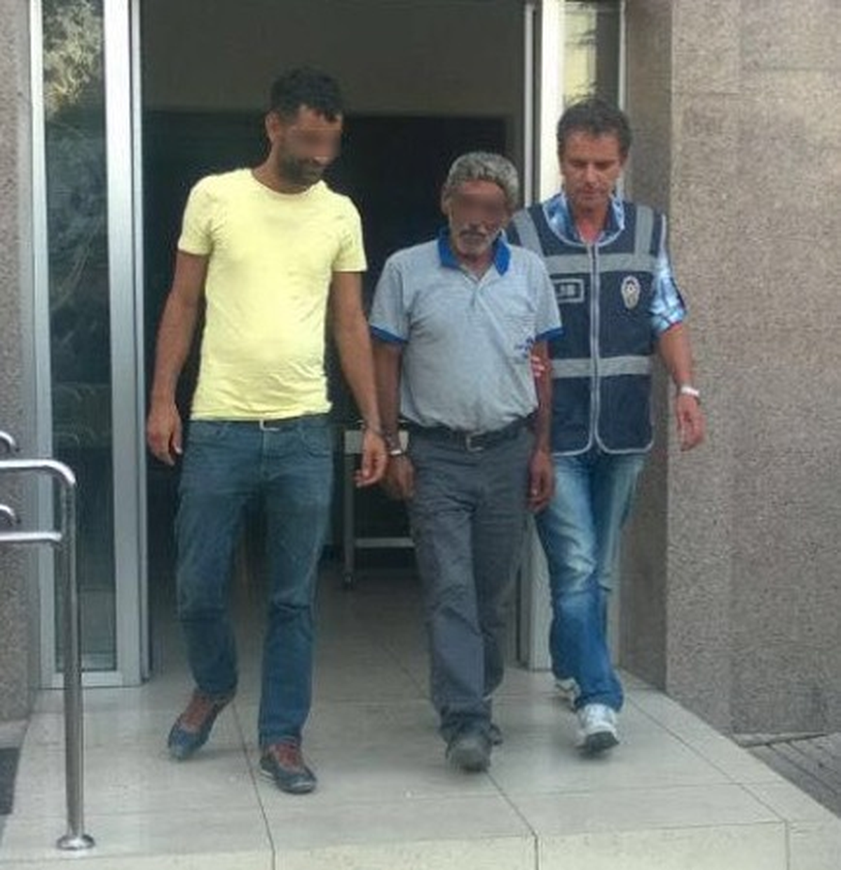 İzmir\'de Dehşet! Genç Kadına 2 Gün Boyunca Tecavüz Etmişler