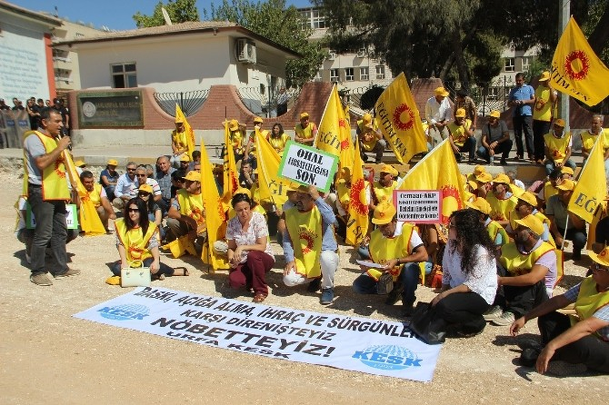 İhraç Edilen Öğretmenler İçin Oturma Eylemi