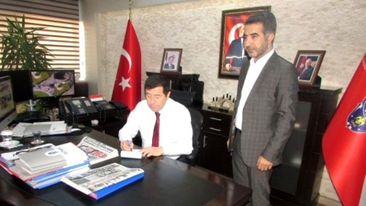 İl Yöneticilerini, Kurbanlarını Kızılay\'a Bağışladı